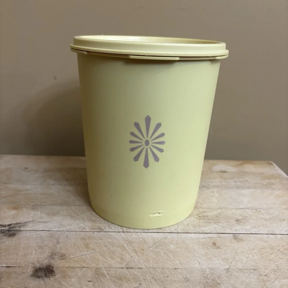 Vintage Tupperware Yellow Servalier Canister‎ 809-5  811-3 With Lid Set Of 2